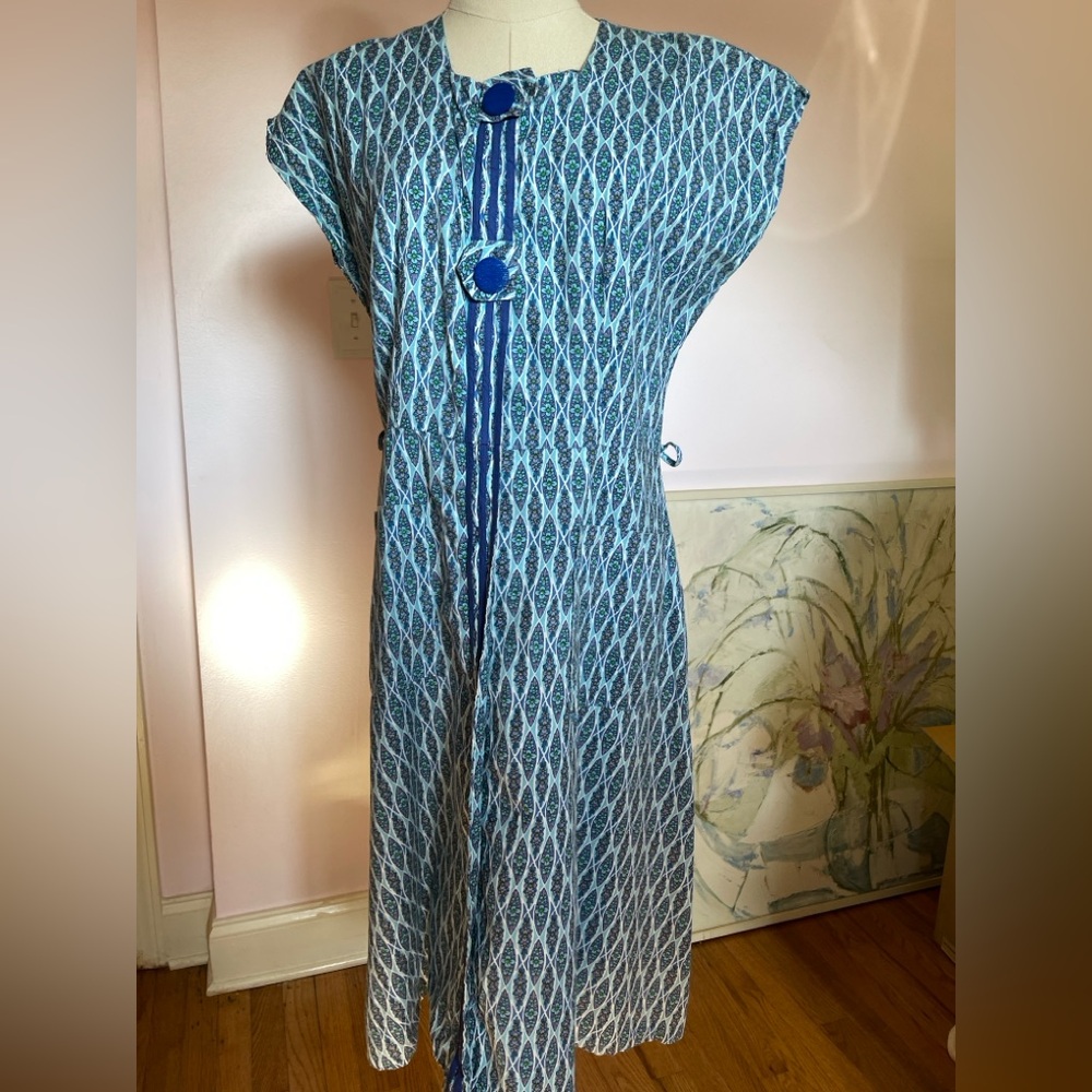 1950s/1960s Volup patterned blue house  dress. All Cotton
